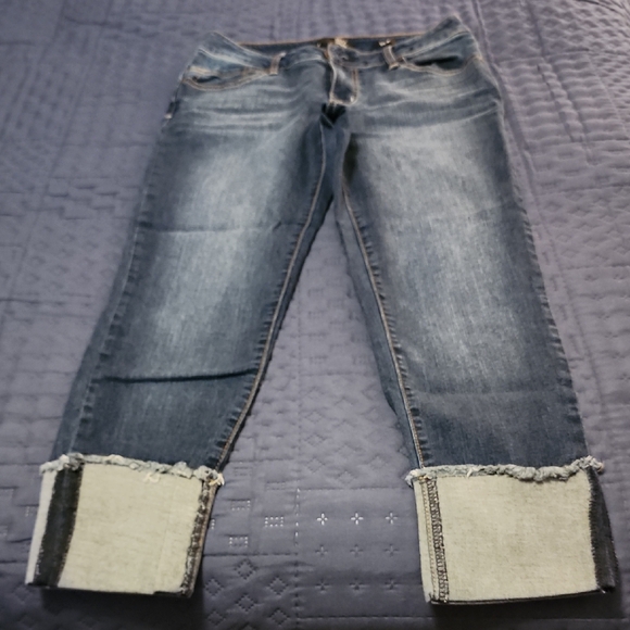NWOT TAYLOR DARK BLUE CROPPED JEANS - Picture 1 of 3